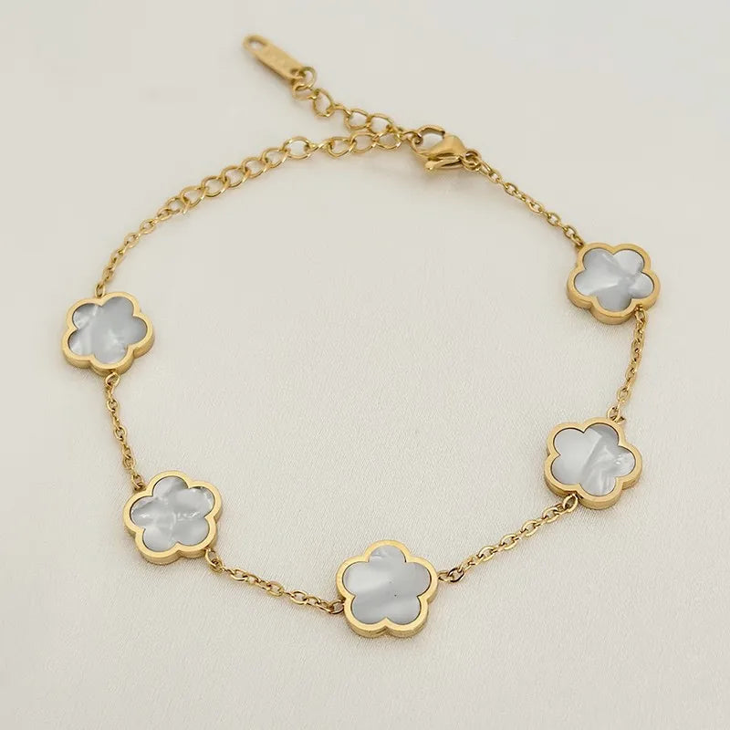 Scarlette | luxe armband met groene bloembedel