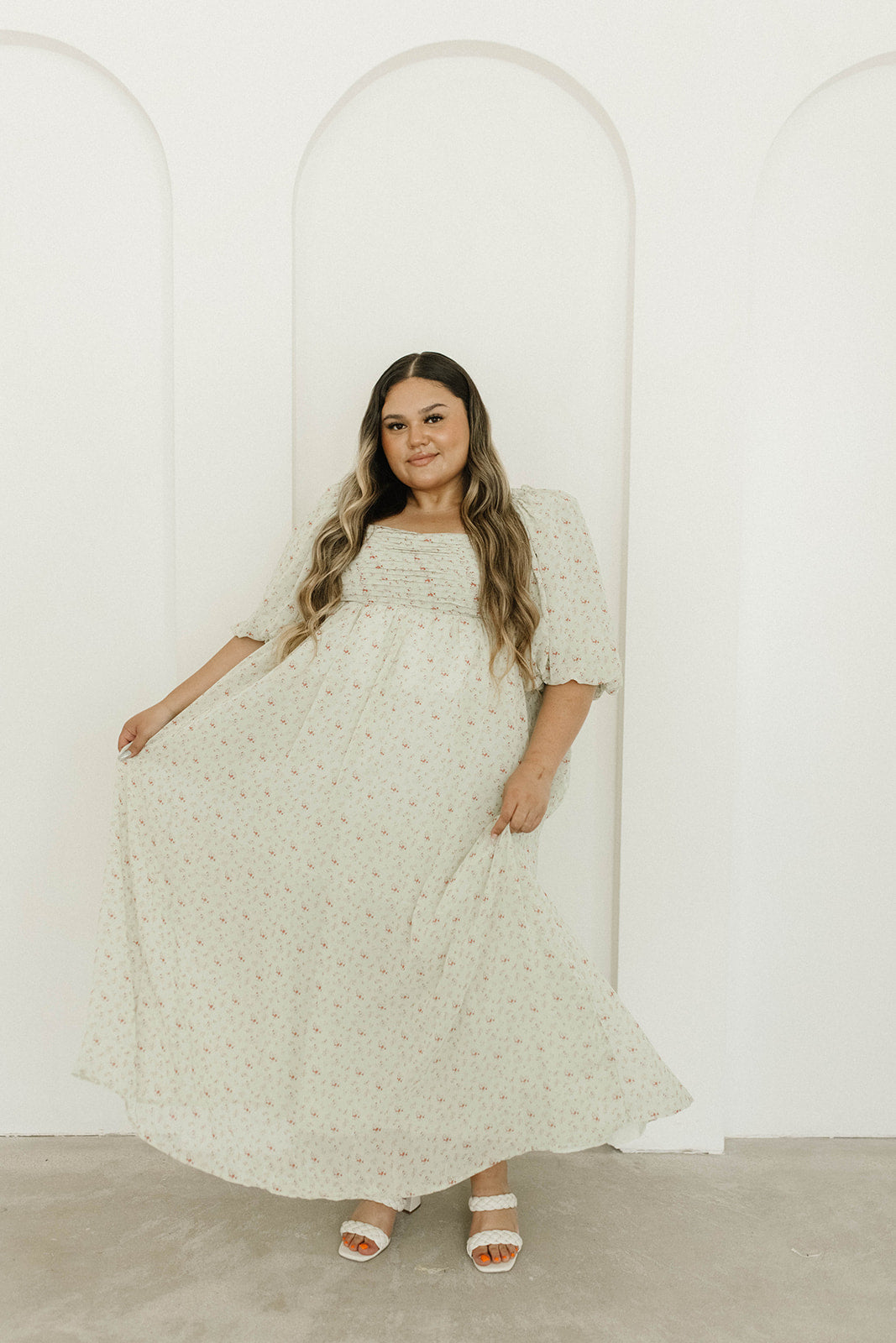Melody geplooide maxi-jurk met strikdetail in mintgroen bloemen - schokbestendig en inclusief maten (S-3XL)