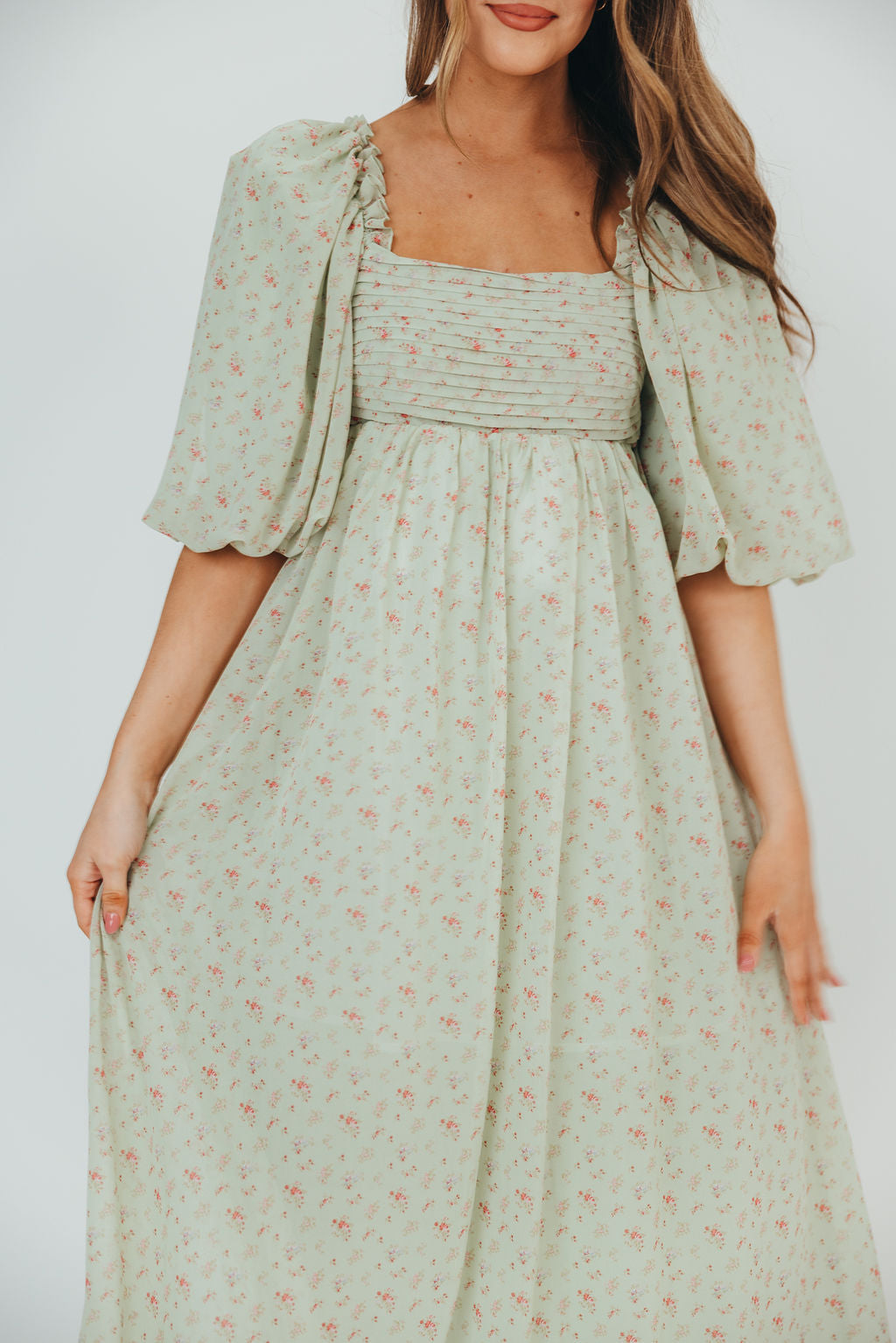 Melody geplooide maxi-jurk met strikdetail in mintgroen bloemen - schokbestendig en inclusief maten (S-3XL)