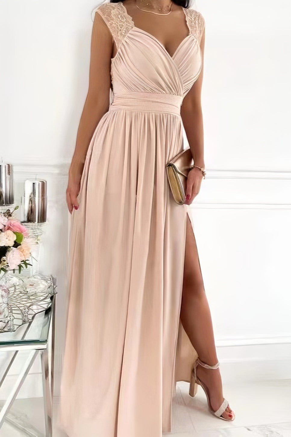 Lorena - Robe sans manches en dentelle met ouverture sur le bas et dans le dos