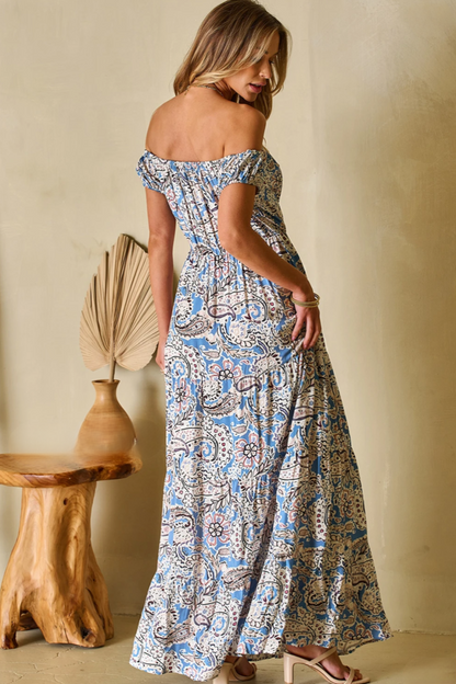 Carolina - Levendige off-the-shoulder maxi jurk in blauw met Boho Paisley print