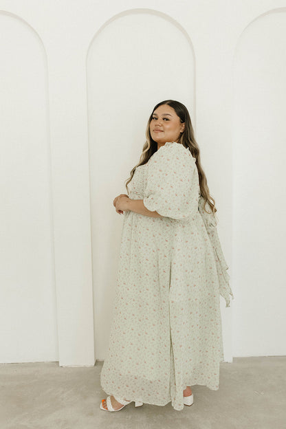 Melody geplooide maxi-jurk met strikdetail in mintgroen bloemen - schokbestendig en inclusief maten (S-3XL)