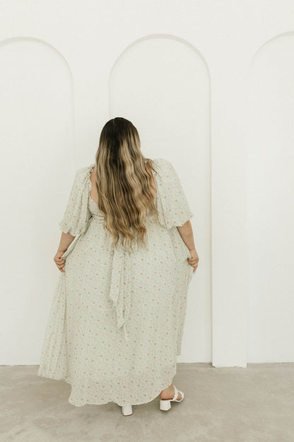Melody geplooide maxi-jurk met strikdetail in mintgroen bloemen - schokbestendig en inclusief maten (S-3XL)