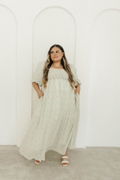 Melody geplooide maxi-jurk met strikdetail in mintgroen bloemen - schokbestendig en inclusief maten (S-3XL)