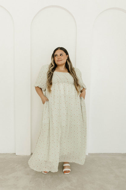 Melody geplooide maxi-jurk met strikdetail in mintgroen bloemen - schokbestendig en inclusief maten (S-3XL)
