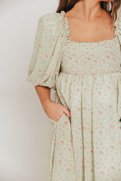 Melody geplooide maxi-jurk met strikdetail in mintgroen bloemen - schokbestendig en inclusief maten (S-3XL)