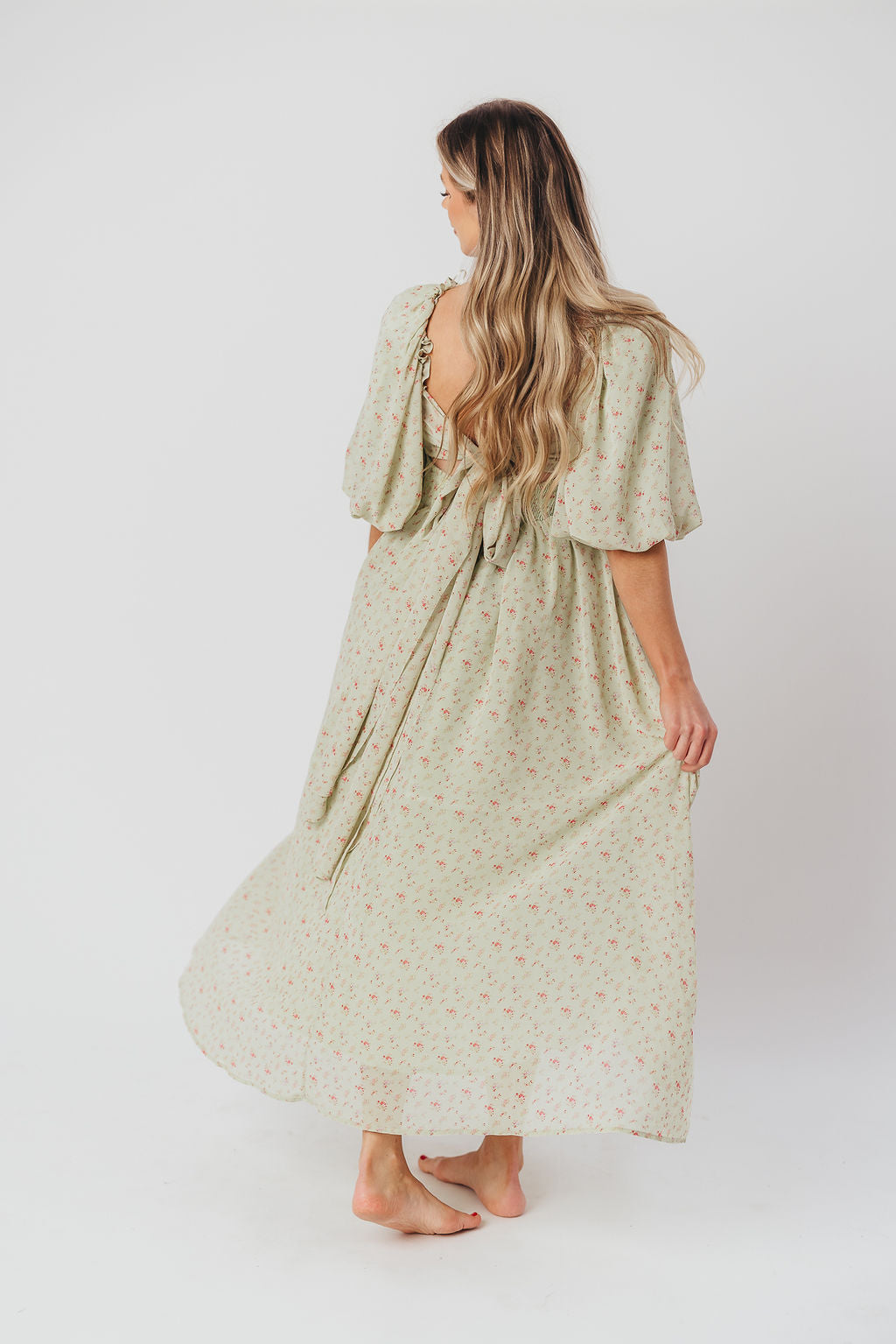 Melody geplooide maxi-jurk met strikdetail in mintgroen bloemen - schokbestendig en inclusief maten (S-3XL)
