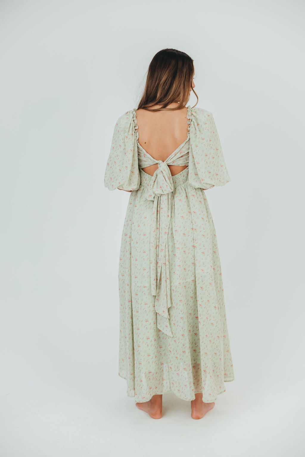 Melody geplooide maxi-jurk met strikdetail in mintgroen bloemen - schokbestendig en inclusief maten (S-3XL)