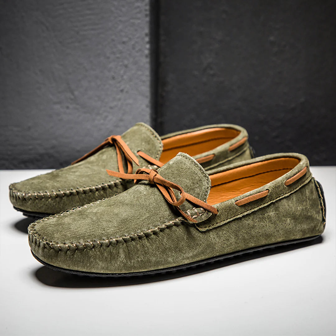 LUTHER KLASSIEKE SUÈDE LOAFERS