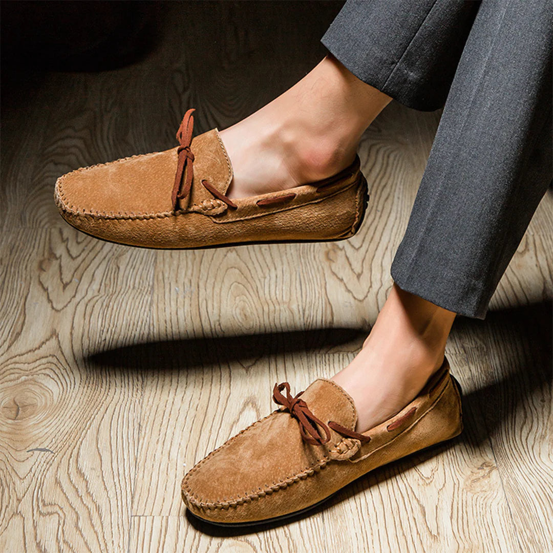 LUTHER KLASSIEKE SUÈDE LOAFERS