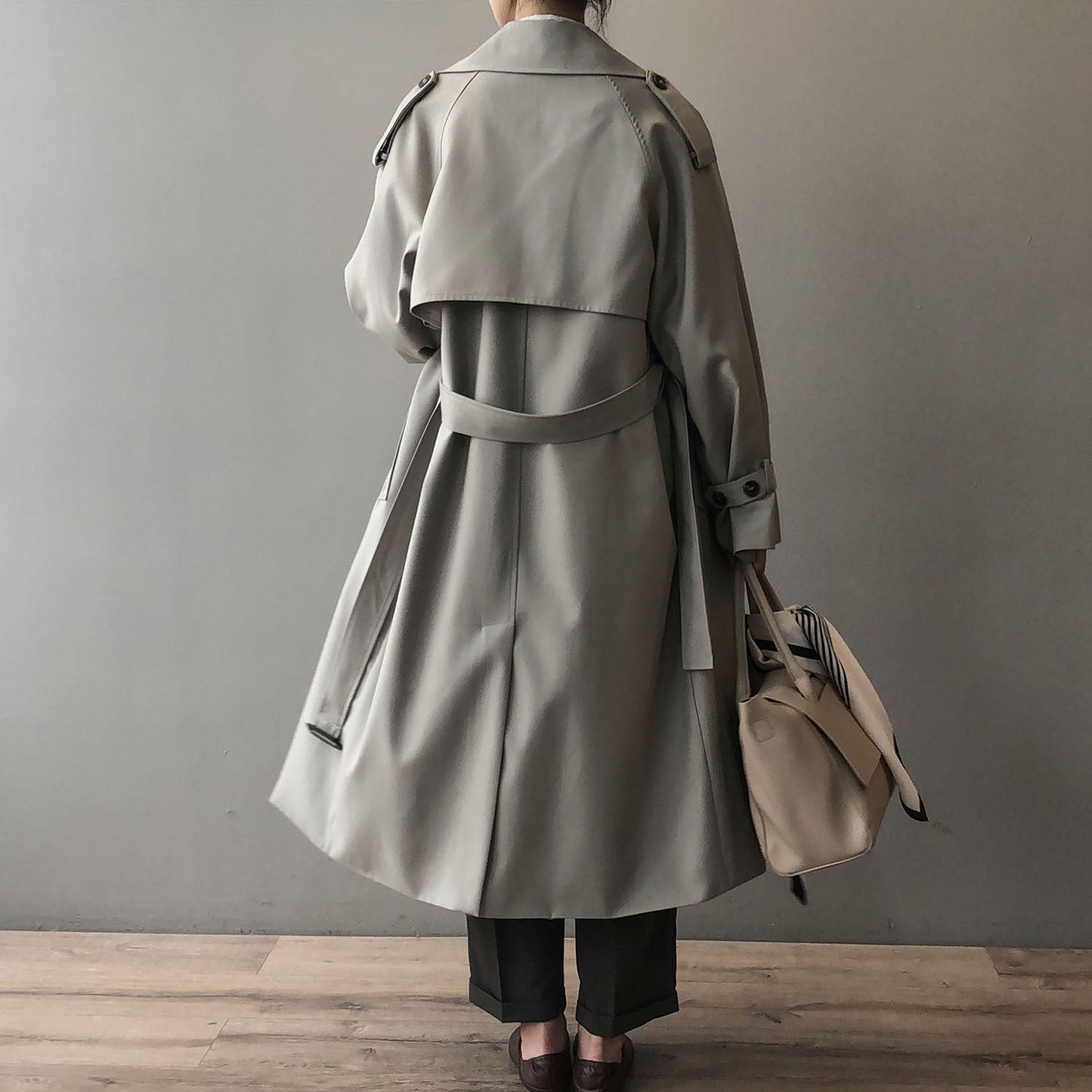 Modieuze trenchcoat met dubbele rij knopen voor dames - Juna