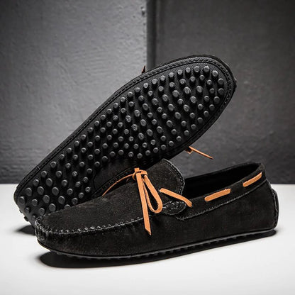 LUTHER KLASSIEKE SUÈDE LOAFERS