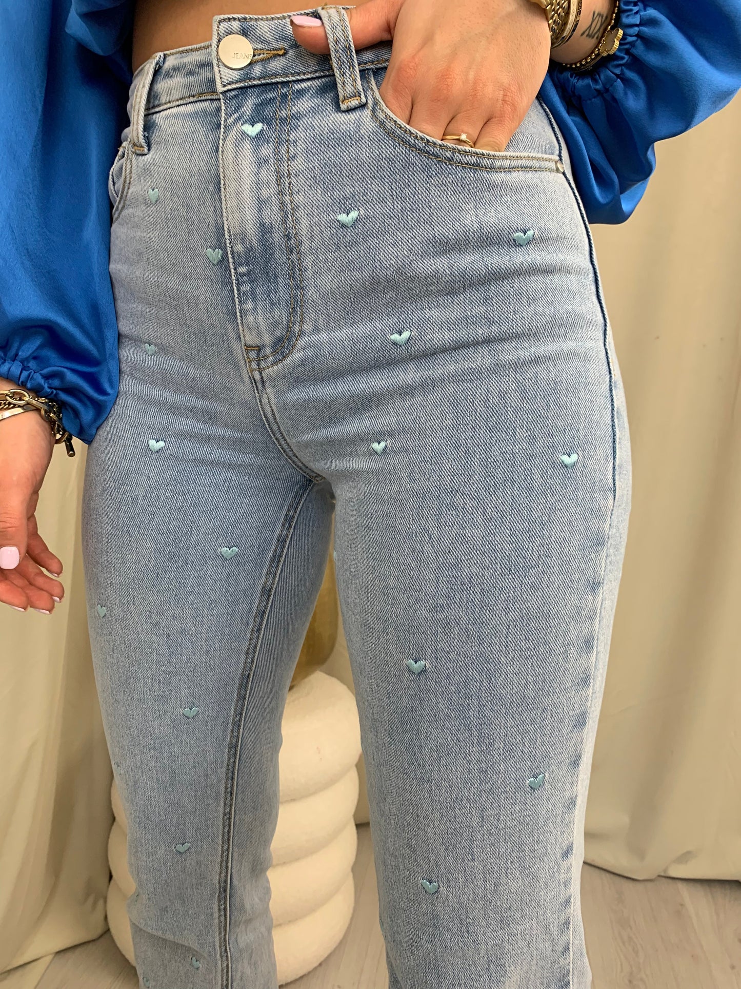 SMALL LOVE MOM JEANS | BLAUW