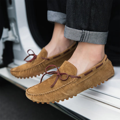 LUTHER KLASSIEKE SUÈDE LOAFERS