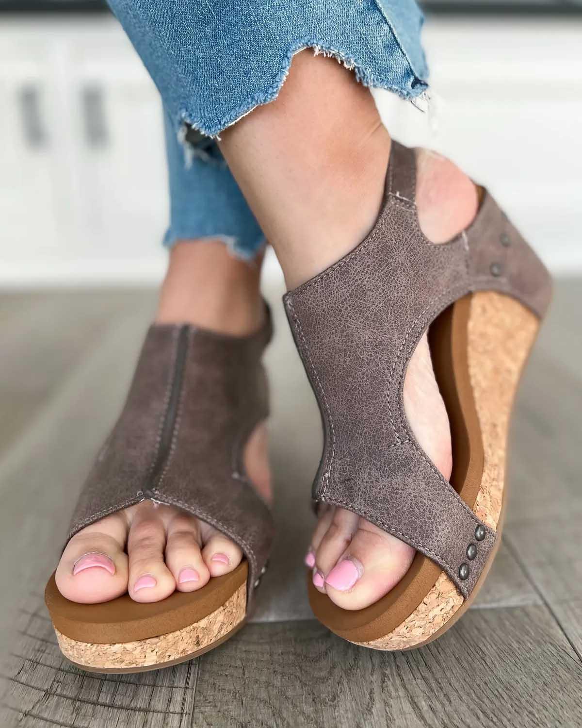 Sandalen met sleehak en halfhoge hak